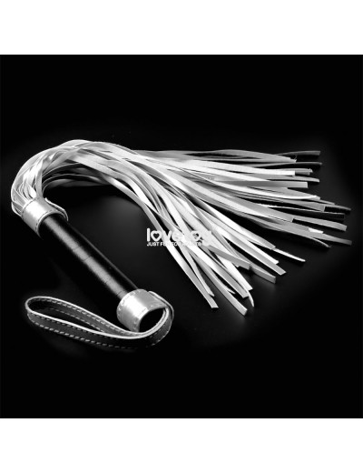 Серебристая плетка Struggle My Flogger с черной ручкой - 45 см.